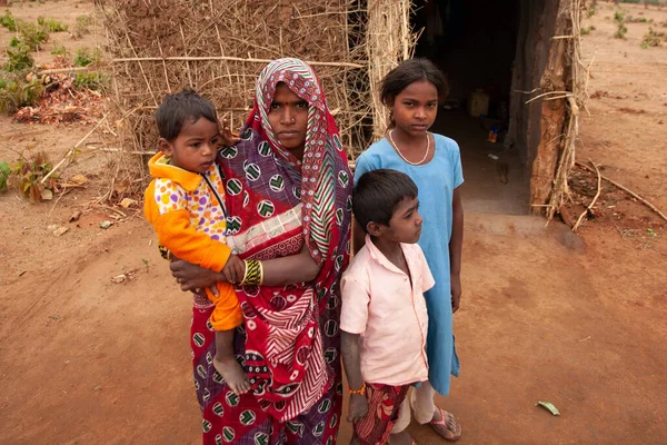 Неопознанная Индийская Женщина Детьми Ноябрь 2013 Года Раксауле Штат Бар — стоковое фото