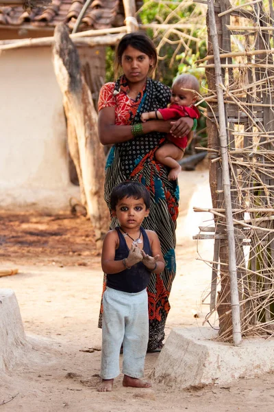 Raxaul India Неідентифікована Індійська Жінка Дітьми Близько Листопада 2013 Року — стокове фото