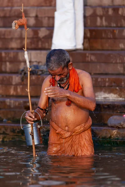 Kendi Yaptığı Bir Oltayla Yaşlı Bir Adam Ganj Nehri Nin — Stok fotoğraf