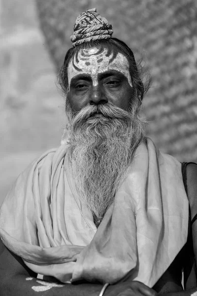 Retrato Hombre Barbudo Sadhu Con Frente Pintada Edición Blanco Negro —  Fotos de Stock