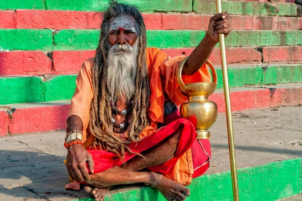 India Varanasi April 2011 Ongeïdentificeerde Sadhu Man Met Geschilderd Voorhoofd — Stockfoto