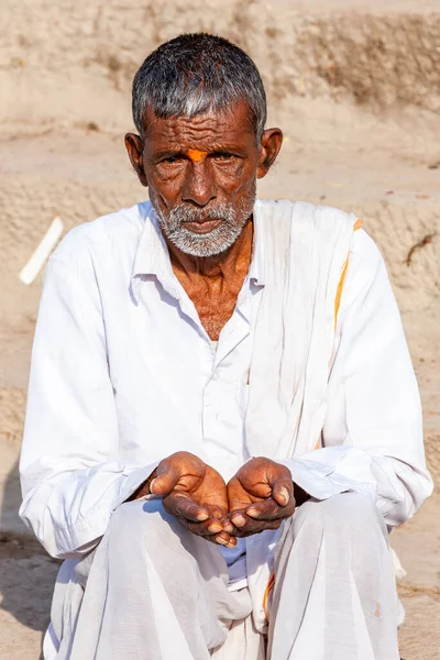 India Varanasi April 2011 Unidentified Sadhu Man Painted Forehead — 图库照片