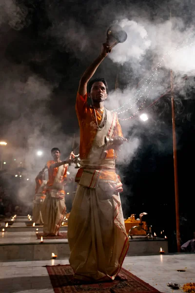 Varanasi Uttar Pradesh Central India April 2011 Oidentifierad Hinduisk Präst — Stockfoto