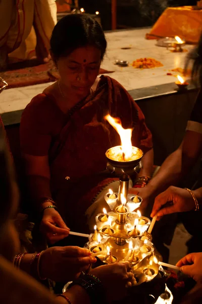 Varanasi Uttar Pradesh Střední Indie Dubna 2011 Neznámí Hinduističtí Kněží — Stock fotografie