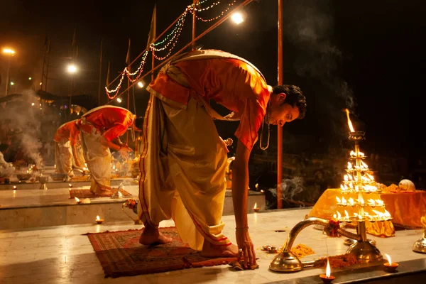Varanasi Uttar Pradesh Orta Hindistan Nisan 2011 Kimliği Belirsiz Bir — Stok fotoğraf