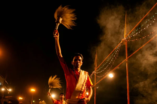 Varanasi Uttar Pradesh Środkowe Indie Kwietnia 2011 Niezidentyfikowany Hinduski Kapłan — Zdjęcie stockowe