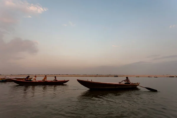 Personnes Non Identifiées Dans Bateau Sur Rivière Sainte Ganges Varanasi — Photo