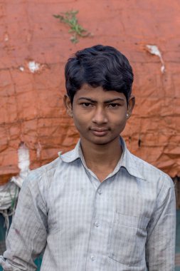 RAXAUL, INDIA: Raxaul, Bihar State, Hindistan 'da tanımlanamayan Hintli adam, Kasım 2013