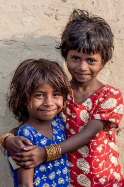 RAXAUL, INDIA - yaklaşık Kasım 2013 Kimliği belirsiz Hintli çocuklar, Kasım 2013 Raxaul, Bihar, Hindistan.