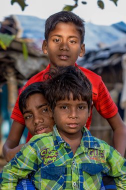 RAXAUL, INDIA - yaklaşık Kasım 2013 Kimliği belirsiz Hintli çocuklar, Kasım 2013 Raxaul, Bihar, Hindistan.