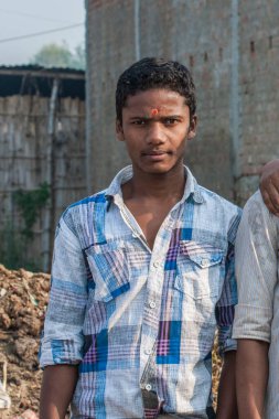 RAXAUL, INDIA: Raxaul, Bihar State, Hindistan 'da tanımlanamayan Hintli adam, Kasım 2013