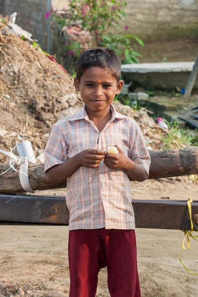 Raxaul Índia Menino Indiano Não Identificado Rua Por Volta Novembro — Fotografia de Stock