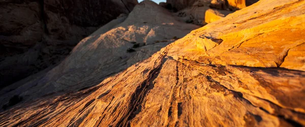 火の谷州立公園で岩と豪華な夕日の風景 — ストック写真
