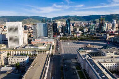 Sukhbaatar Meydanı 'nın havadan görünüşü, Moğolistan' ın başkenti Ulaanbaatar 'ın ana meydanı, yaklaşık Haziran 2019.