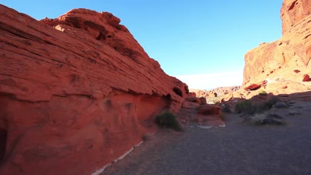 Filmación Coloridas Rocas Naranjas Antes Del Crepúsculo Parque Estatal Valley — Vídeo de stock