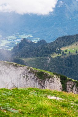 Avusturya 'nın Salzburg eyaletindeki Schafberg Dağı' nın manzarası, Ağustos 2020