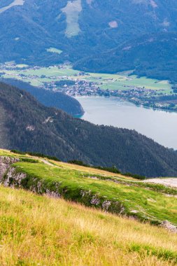 Avusturya 'nın Salzburg eyaletindeki Schafberg Dağı' nın manzarası, Ağustos 2020