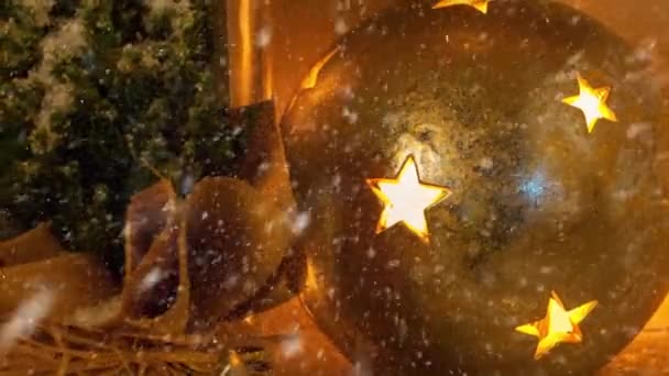 Beelden Van Kerstversiering Bal Met Lichte Sterren Voor Advent Seizoen — Stockvideo