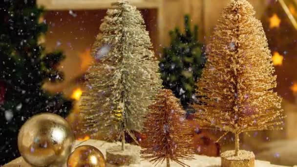 Weihnachtsbaumschmuck Für Die Adventszeit Mit Schneefall Effekt — Stockvideo