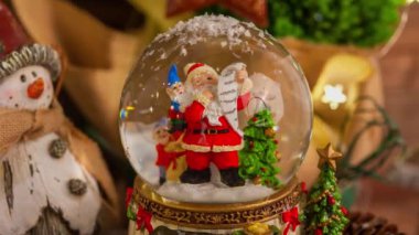 Noel süslemesi kar küresi Noel Baba gelecek sezon için içinde olacak.