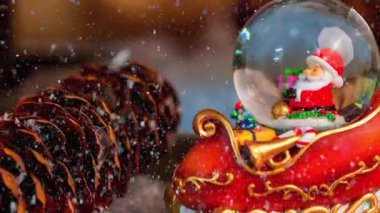 Noel Baba kar küresi dekorasyonuyla gelecek sezon için Noel görüntüsü