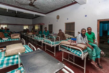 Sundarpur, Hindistan - 2013: Hindistan 'ın Bihar eyaletindeki yerel bir cüzzamlı hastanesinde kimliği belirsiz Hintli cüzzamlı hastalar