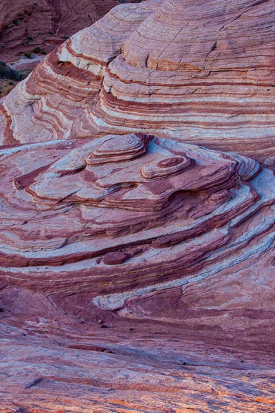 Vista Desde Parte Superior Intrincada Roca Con Líneas Color Rosa —  Fotos de Stock