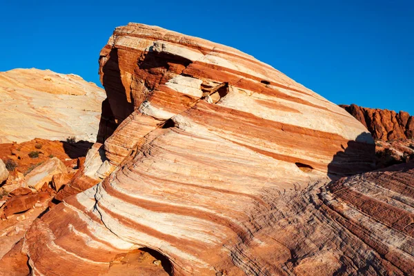 Ongewoon Uitzicht Bochtige Rotsachtige Roze Oranje Gekleurde Landschap Van Valley — Stockfoto