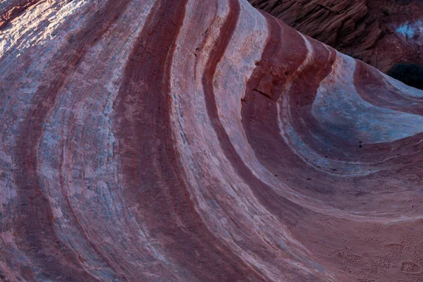 Ateş Vadisi 'nin kıvrımlı pembe manzaraları 