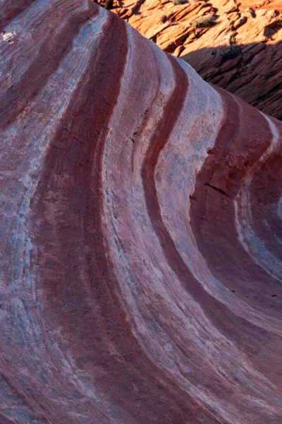 炎の谷の曲線的なピンク色の風景 — ストック写真