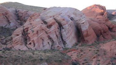 Nevada çölündeki Ateş Vadisi Parkı 'nda kaya oluşumları, ABD