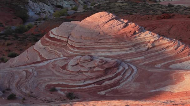 Βραχώδεις Σχηματισμοί Στην Κοιλάδα Του Fire State Park Στην Έρημο — Αρχείο Βίντεο