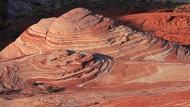 Nevada çölündeki Ateş Vadisi Parkı 'nda kaya oluşumları, ABD