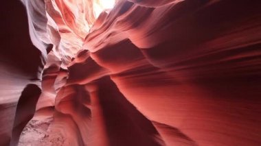 Antilop Kanyonu 'nun Arizona, ABD' deki görüntüleri. Kıvrımlı renkli çizgili kaya dalgaları, kesinlikle karmaşık bir manzara.