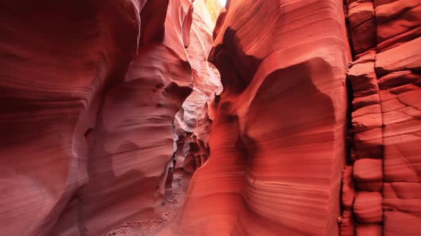 Filmagem Antelope Canyon Arizona Eua Ondas Listradas Coloridas Curvilíneas Rochas — Vídeo de Stock