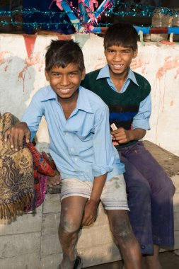 RAXAUL, INDIA - yaklaşık Kasım 2013 Kimliği belirsiz Hintli çocuklar, Kasım 2013 Raxaul, Bihar, Hindistan.