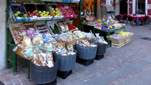 Riva Del Garda Italy April 2015 Footage Vegetable Fruit Shop — Stock Video