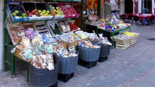 Riva Del Garda Italy April 2015 Footage Vegetable Fruit Shop — Stock Video