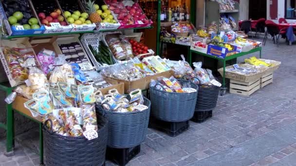 Riva Del Garda Italia Abril 2015 Imágenes Una Tienda Verduras — Vídeos de Stock