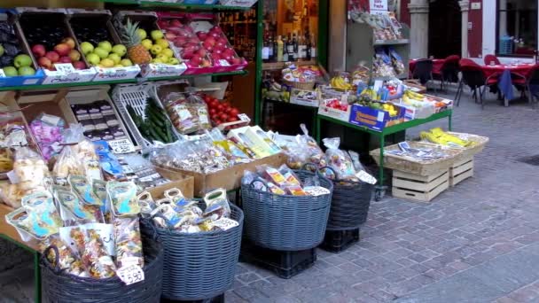 Riva Del Garda Italia Abril 2015 Imágenes Una Tienda Verduras — Vídeos de Stock