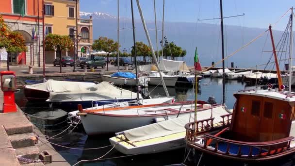 Footage Small Boat Harbor View Old Town Gargnano Italy — Stock Video