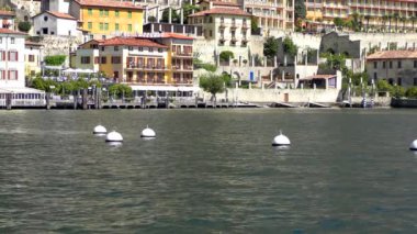 LiMone SUL GARDA, İtalya - 20 Nisan 2015: Limon Konsolosu Garda 'nın 20 Nisan 2015' te Garda Gölü 'ndeki 4K görüntüleri. Garda Gölü kuzey İtalya 'da popüler bir tatil yeridir..