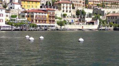 LiMone SUL GARDA, İtalya - 20 Nisan 2015: Limon Konsolosu Garda 'nın 20 Nisan 2015' te Garda Gölü 'ndeki 4K görüntüleri. Garda Gölü kuzey İtalya 'da popüler bir tatil yeridir..