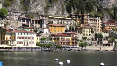 LiMone SUL GARDA, İtalya - 20 Nisan 2015: Limon Konsolosu Garda 'nın 20 Nisan 2015' te Garda Gölü 'ndeki 4K görüntüleri. Garda Gölü kuzey İtalya 'da popüler bir tatil yeridir..