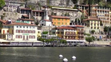 LiMone SUL GARDA, İtalya - 20 Nisan 2015: Limon Konsolosu Garda 'nın 20 Nisan 2015' te Garda Gölü 'ndeki 4K görüntüleri. Garda Gölü kuzey İtalya 'da popüler bir tatil yeridir..