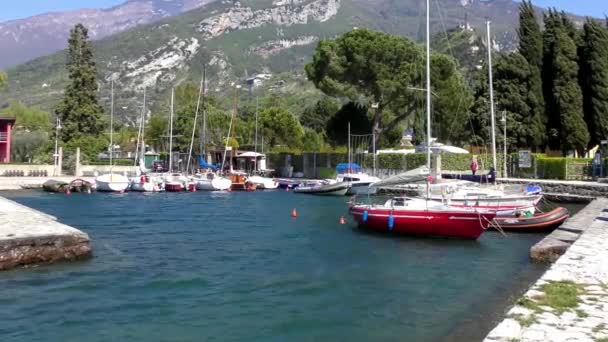 Riva Del Garda Italië April 2015 Beelden Van Een Jachthaven — Stockvideo