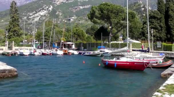Riva Del Garda Italië April 2015 Beelden Van Een Jachthaven — Stockvideo