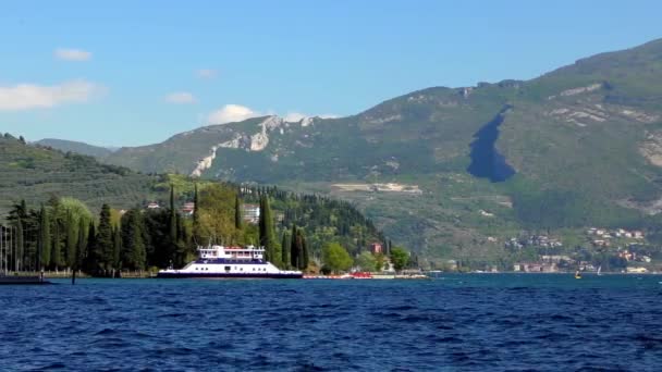 イタリアの美しいガルダ湖 ガルダ湖 イタリア語 Lago Garda Lago Benaco はイタリア最大の湖である 人気の休日の場所であり 北イタリアに位置しています — ストック動画