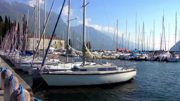 Riva Del Garda Italia Abril 2015 Imágenes Puerto Yates Abril — Vídeo de stock