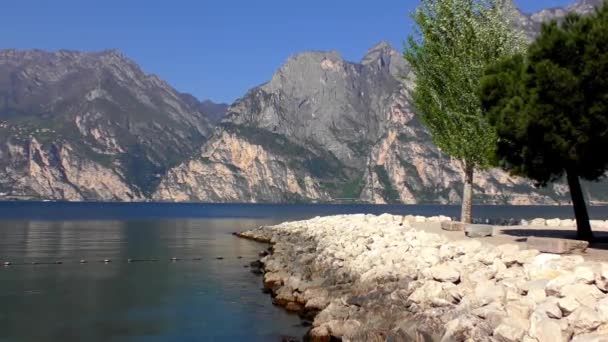 Όμορφη Λίμνη Garda Στην Ιταλία Λίμνη Garda Ιταλικά Lago Garda — Αρχείο Βίντεο
